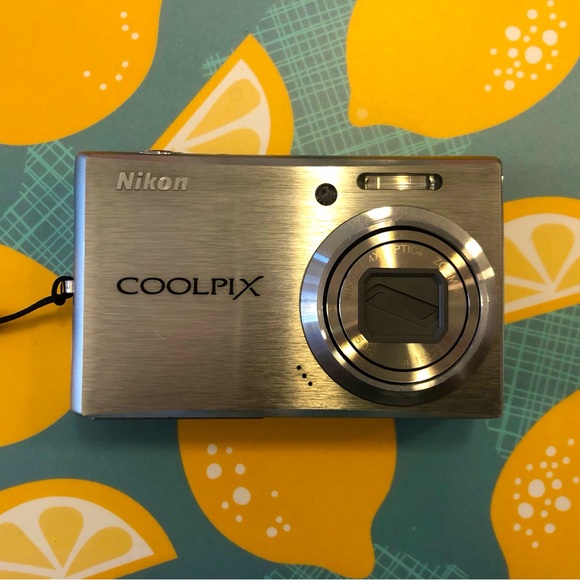 Nikon Coolpix S610 - Picture 2 of 6